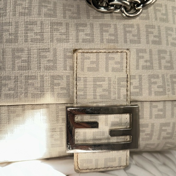 Authentic Fendi medium size bag - Picture 3 of 15